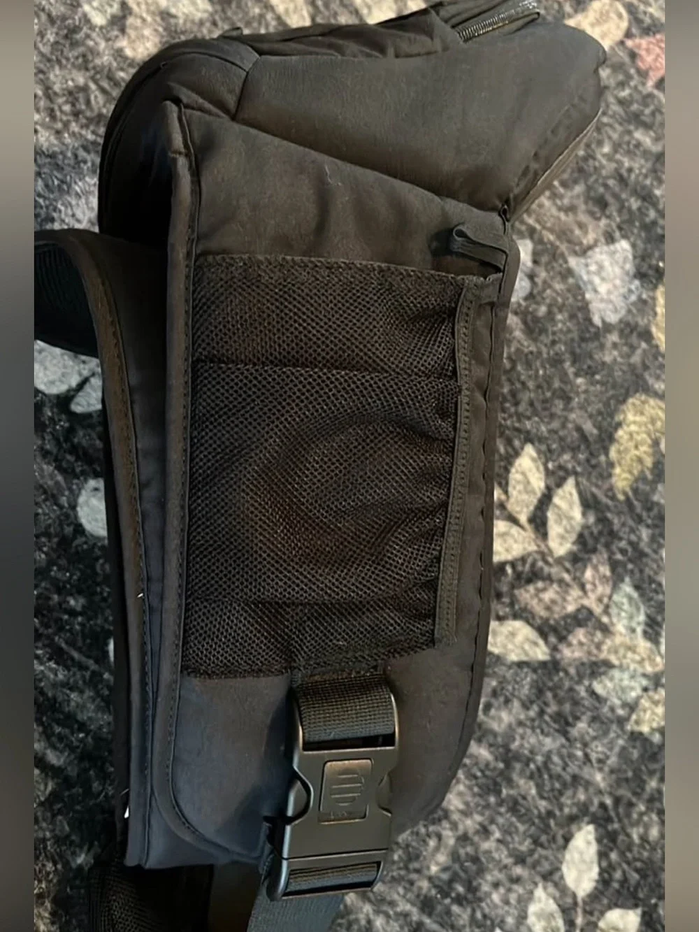 Tushbaby black hip